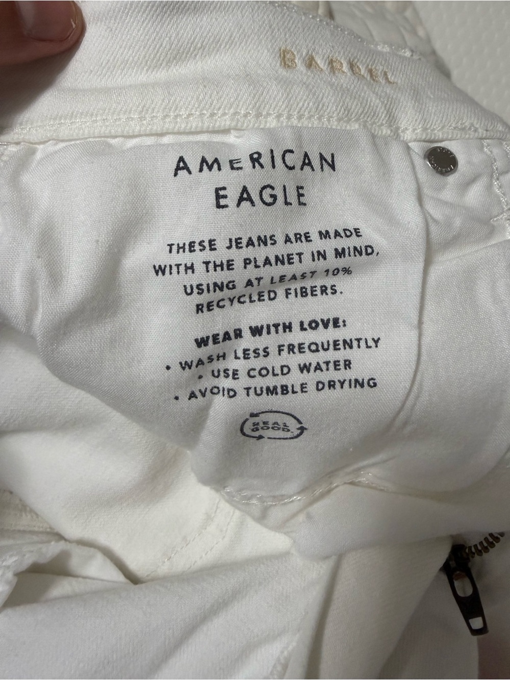 American Eagle Outfitters White Barrel-Leg Jeans - Picture 6 of 6
